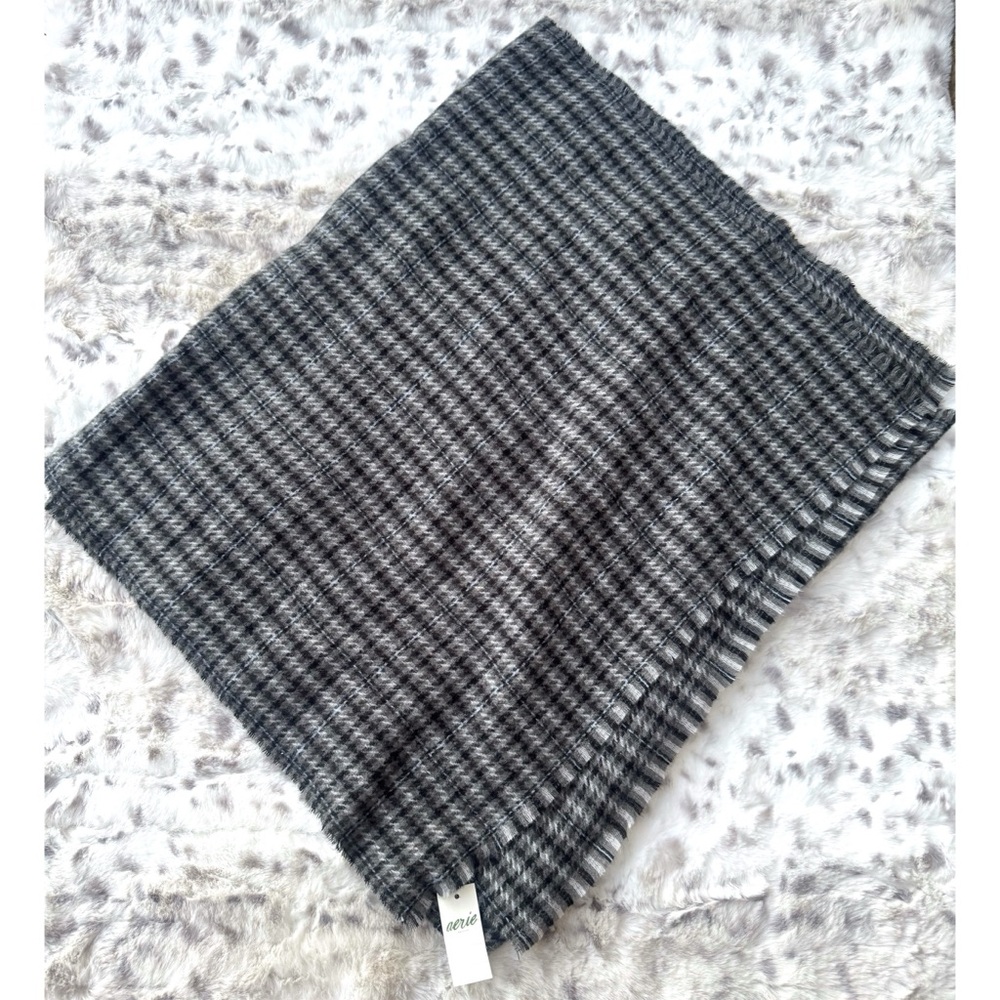 NWT Aerie Gray Plaid Blanket Scarf - Picture 6 of 6